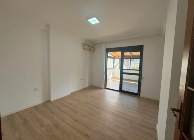 Tirane, jepet me qera zyre Kati 4, 160 m² 1.500 € (Prane LSI, Blllok)