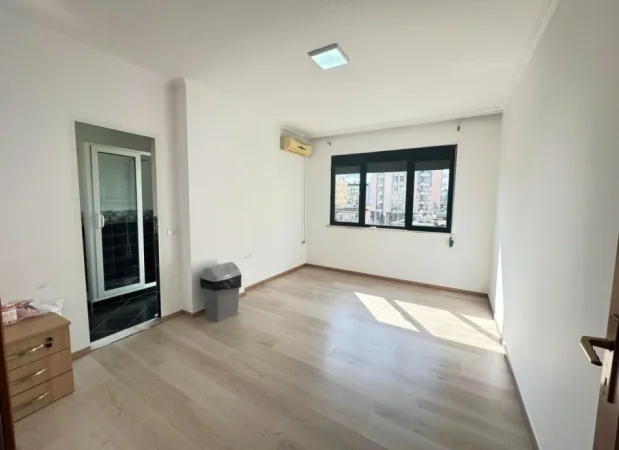 Tirane, jepet me qera zyre Kati 4, 160 m² 1.500 € (Prane LSI, Blllok)