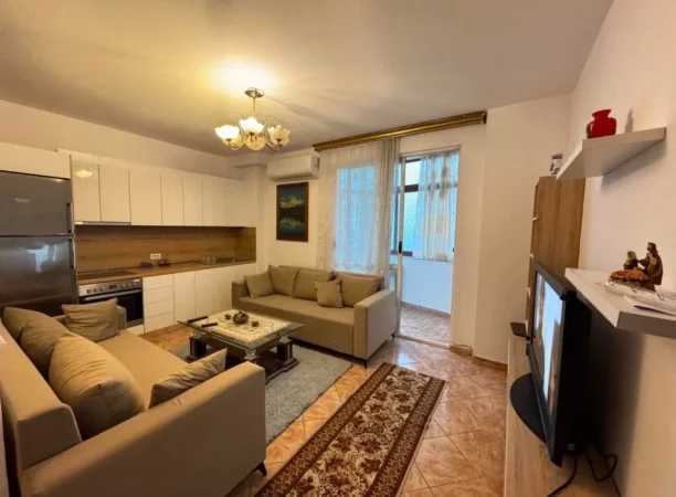 Tirane, jap me qera apartament 2+1+Ballkon Kati 2, 70 m² 500 € (Don Bosko)