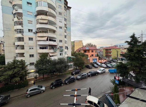 Tirane, jap me qera apartament 2+1+Ballkon Kati 2, 70 m² 500 € (Don Bosko)