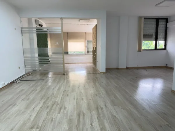 Tirane, jepet me qera zyre Kati 3, 210 m² 2.250 € (Rruga ismail qemali)
