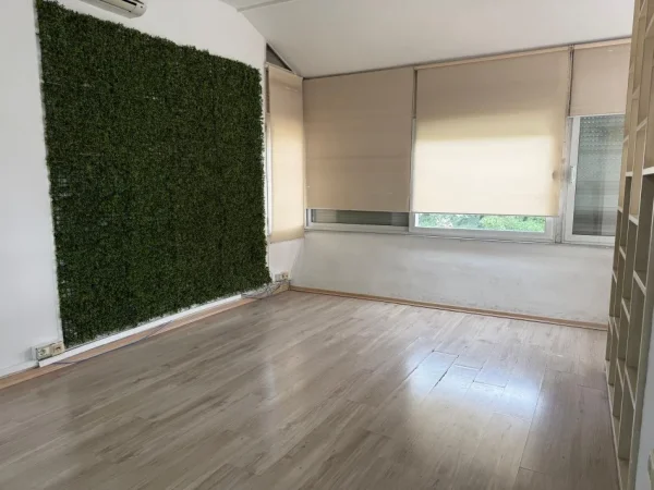 Tirane, jepet me qera zyre Kati 3, 210 m² 2.250 € (Rruga ismail qemali)