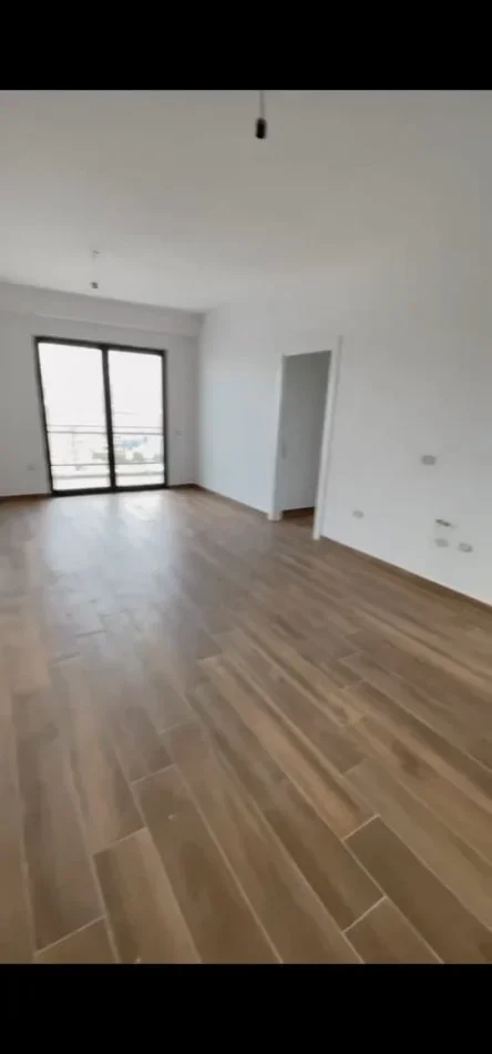 Tirane, jepet me qera zyre Kati 8, 112 m² 500 € (farmacia 10)