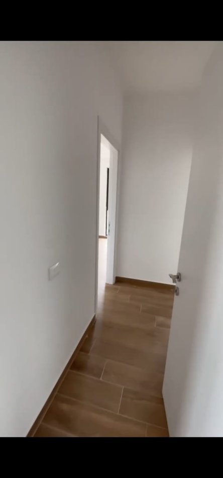 Tirane, jepet me qera zyre Kati 8, 112 m² 500 € (farmacia 10)
