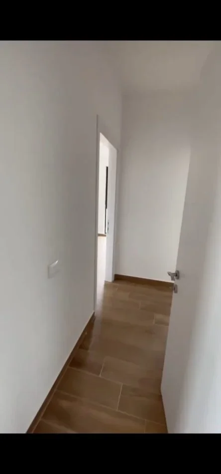 Tirane, jepet me qera zyre Kati 8, 112 m² 500 € (farmacia 10)