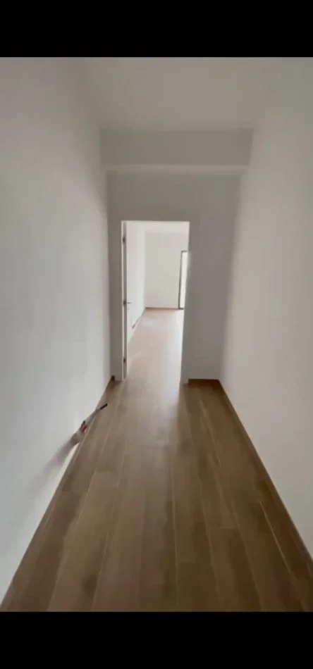 Tirane, jepet me qera zyre Kati 8, 112 m² 500 € (farmacia 10)