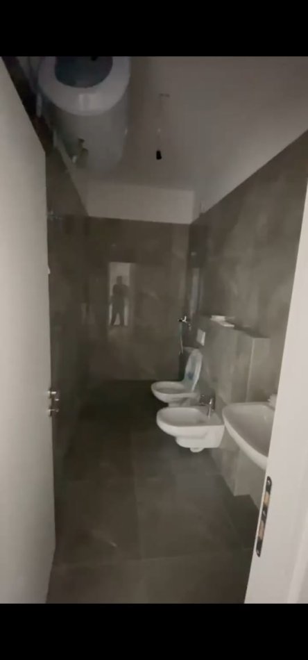 Tirane, jepet me qera zyre Kati 8, 112 m² 500 € (farmacia 10)
