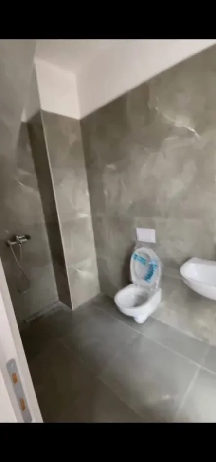 Tirane, jepet me qera zyre Kati 8, 112 m² 500 € (farmacia 10)