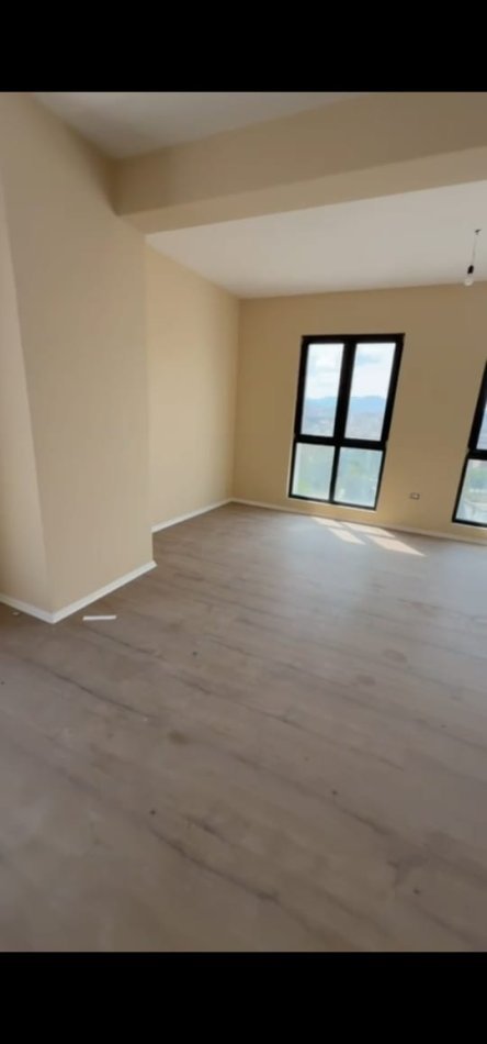 Tirane, jepet me qera zyre Kati 8, 125 m² 800 € (farmacia 10)