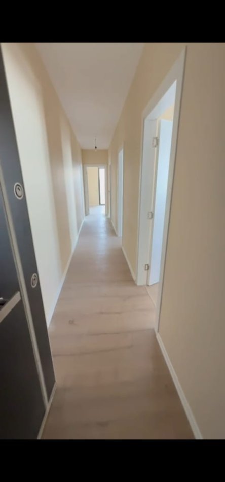 Tirane, jepet me qera zyre Kati 8, 125 m² 800 € (farmacia 10)