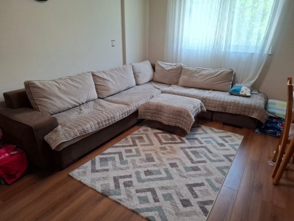 Tirane, jepet me qera apartament 1+1+Ballkon Kati 3, 75 m² 500 € (ish parku)