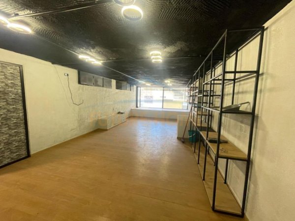 Tirane, jepet me qera zyre Kati 0, 70 m² 800 € (MYSLYM SHYR,TREGU CAM,QENDER)