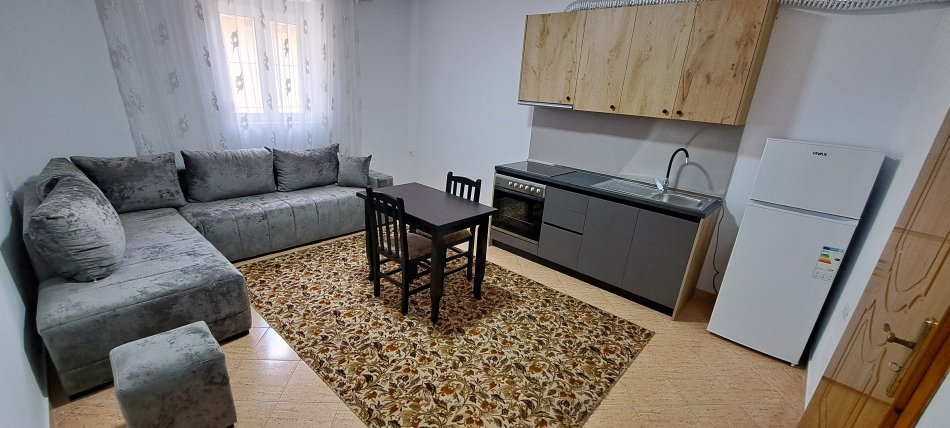 Tirane, jepet me qera shtepi 1+1 , 85 m² 400 € (Rruga Dibrës)