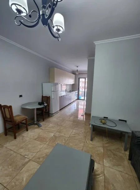 Tirane, jepet me qera apartament 1+1+Ballkon Kati 3, 77 m² 350 € (Foto Xhavella)