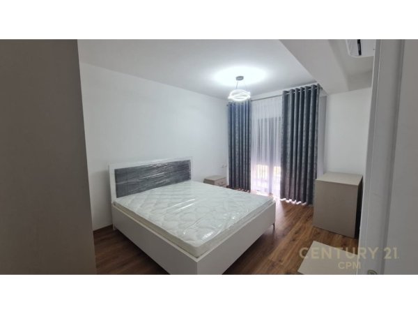 Tirane, jepet me qera apartament 2+1+2 +post parkimi Kati 3, 109 m² 800 € (Kodra e Diellit 2)