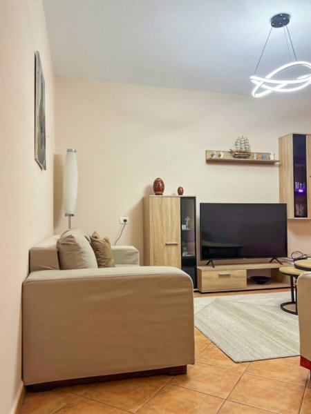 Tirane, jepet me qera apartament 2+1 Kati 3, 80 m² 700 € (Myslym Shyri)