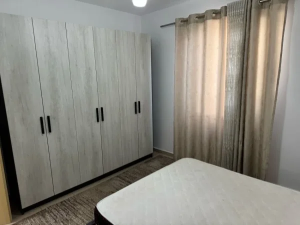 Tirane, jepet me qera apartament 1+1+Aneks+Ballkon , 65 m² 400 € (5 Maj)
