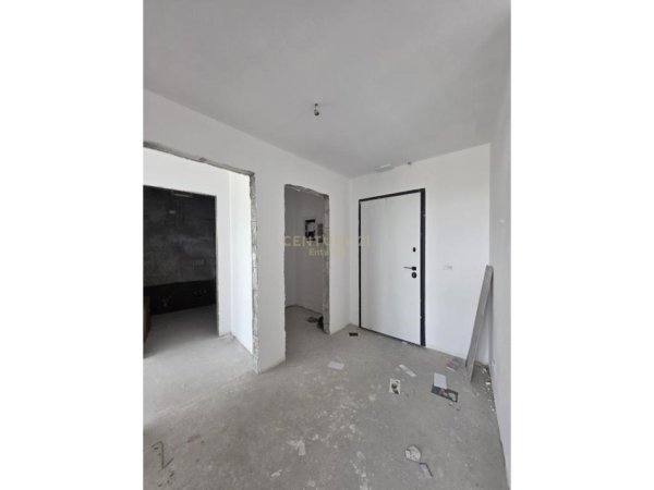 Open Space + Parkim Me Qira Kati 2, 187 m² 2.000 € (Lake View, Liqeni)