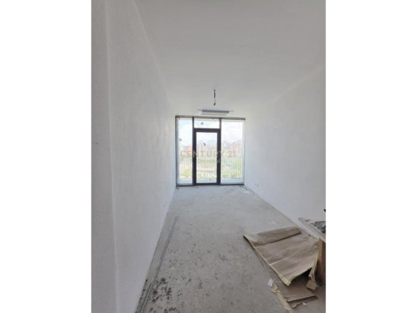 Open Space + Parkim Me Qira Kati 2, 187 m² 2.000 € (Lake View, Liqeni)