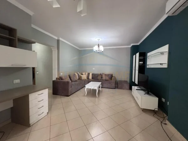Tirane, jepet me qera apartament 1+1+Ballkon Kati 7, 76 m² 590 € (Tregu Elektrik)