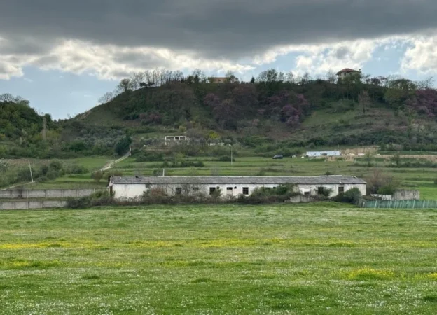 Tirane, shes truall , 5.104 m² 560.000 € (Prane Ish-Pularise, Yzberusht)