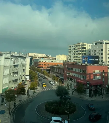 Durres, jepet me qera ambjent biznesi Kati 3, 673 m² 3.350 € (Flagship Center, Durres)