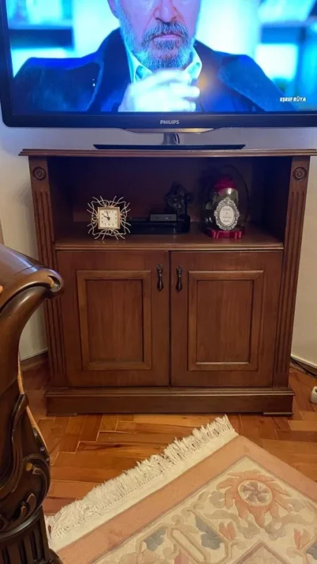 Prizren, shes  komplet mobiljesh për sallon –  stil klasik dhe elegant 1.250 € Cmimi esht i diskutushem .