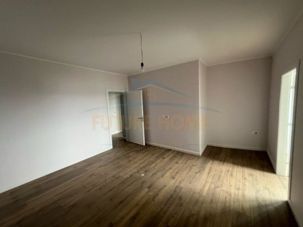 Tirane, shitet apartament 2+1+Ballkon Kati 4, 124 m² 136.400 € (FRESK)