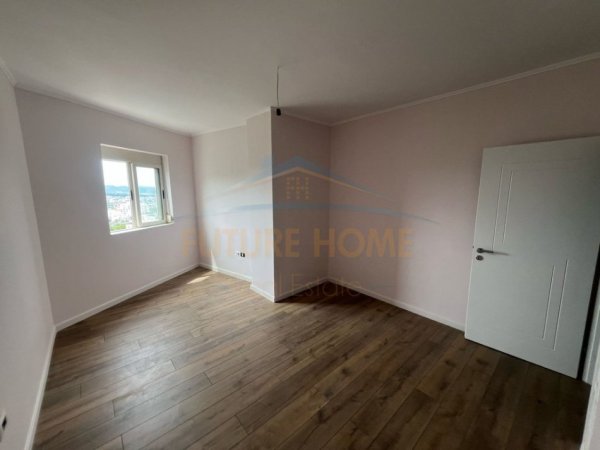 Tirane, shitet apartament 2+1+Ballkon Kati 4, 124 m² 136.400 € (FRESK)