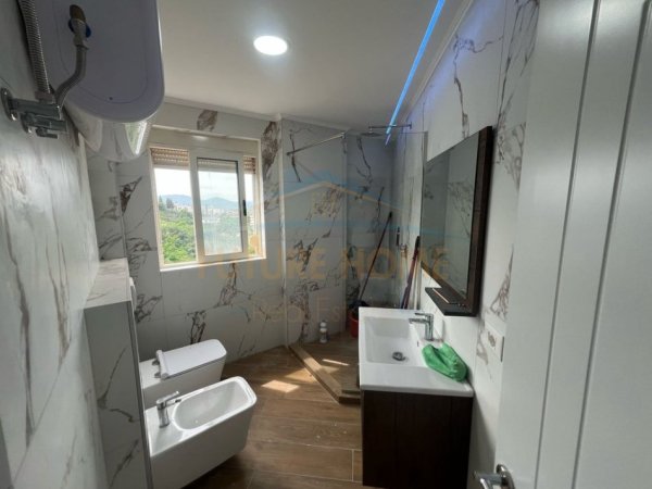 Tirane, shitet apartament 2+1+Ballkon Kati 4, 124 m² 136.400 € (FRESK)