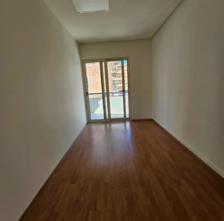 Tirane, jepet me qera ambjent biznesi Kati 2, 150 m² 1.500 € (Komuna e Parisit)
