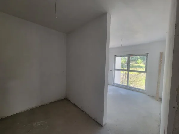 Tirane, shitet apartament 2+1+Ballkon Kati 2, 123 m² 110.700 € (Rruga Lidhja Prizerenit Paskuqan)