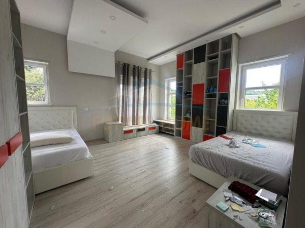Tirane, jepet me qera Vile 5+1+Ballkon , 400 m² 5.000 € (Rolling Hills)