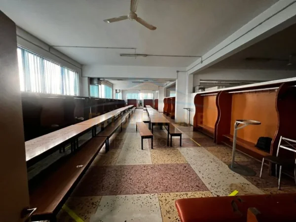 Durres, jepet me qera ambjent biznesi Kati 2, 5.000 m² 5.000 € (Shkozet)