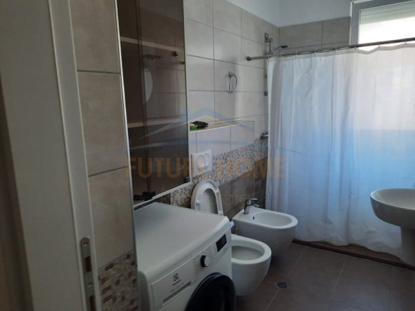 Tirane, jepet me qera apartament 2+1+Ballkon Kati 3, 90 m² 750 € (Rruga e Kavajes)