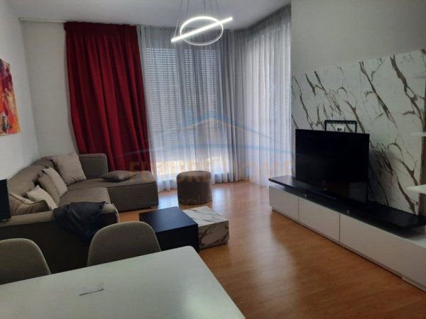 Tirane, jepet me qera apartament 2+1+Ballkon Kati 3, 90 m² 750 € (Rruga e Kavajes)