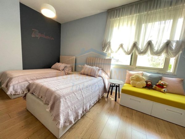 Tirane, jepet me qera apartament 2+1+Ballkon Kati 2, 91 m² 700 € (Ish Tregu Elektrik)