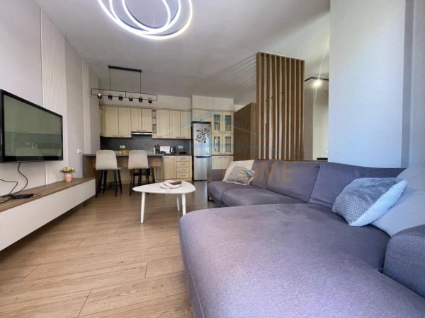 Tirane, jepet me qera apartament 2+1+Ballkon Kati 2, 91 m² 700 € (Ish Tregu Elektrik)
