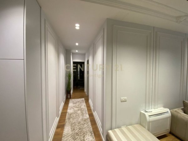 Tirane, jepet me qera apartament 2+1 Kati 3, 140 m² 1.500 € (Rruga e Barrikadave)