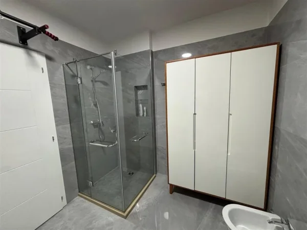 Tirane, jepet me qera apartament 1+1 Kati 9, 60 m² 400 € (Rr. Elbasanit)