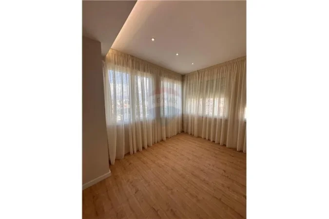 Tirane, shitet apartament 1+1 Kati 8, 58 m² 137.000 € (tregu elektrik)