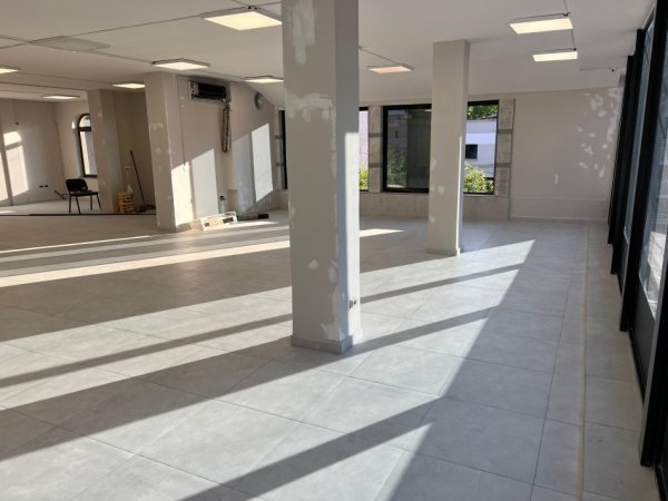 Tirane, jepet me qera ambjent biznesi Kati 1, 260 m² 2.500 € (muhamet gjollesha)
