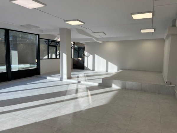 Tirane, jepet me qera ambjent biznesi Kati 1, 260 m² 2.500 € (muhamet gjollesha)