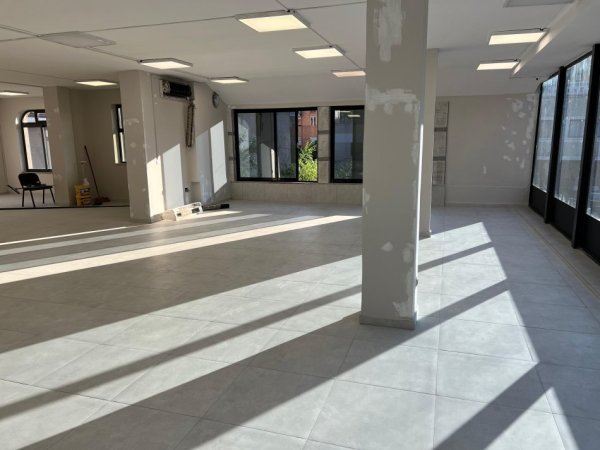 Tirane, jepet me qera ambjent biznesi Kati 1, 260 m² 2.500 € (muhamet gjollesha)