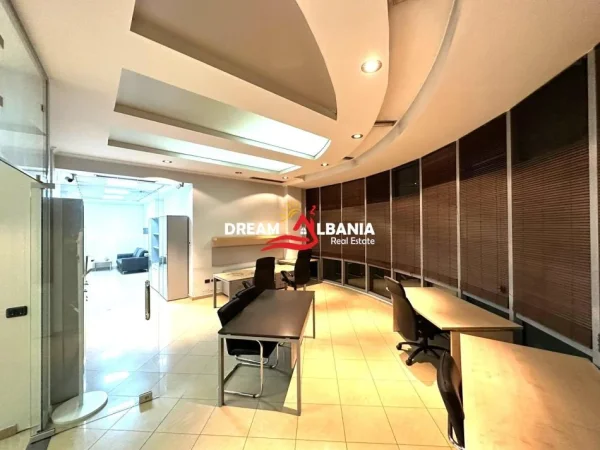 Tirane, jepet me qera zyre , 200 m² 1.500 € 