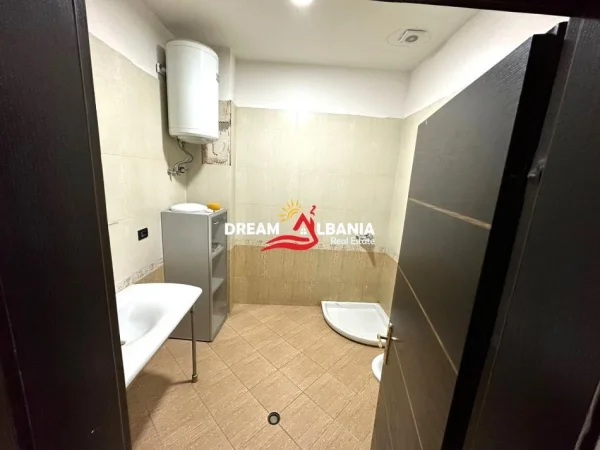 Tirane, jepet me qera zyre , 200 m² 1.500 € 