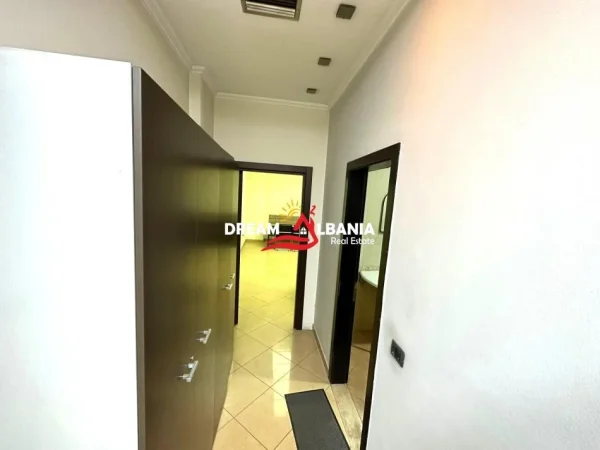 Tirane, jepet me qera zyre , 200 m² 1.500 € 