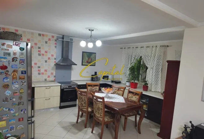 Tirane, shitet apartament 3+1 Kati 4, 123 m² 219.000 € (RRUGA E KAVAJES)