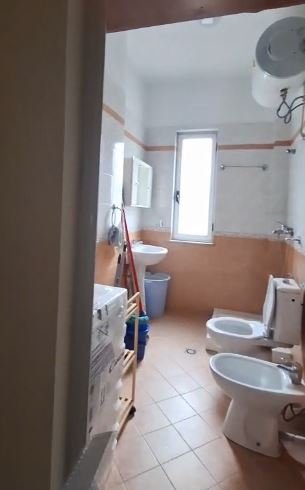 Tirane, jepet me qera apartament 2+1+Ballkon Kati 5, 65 m² 450 € 