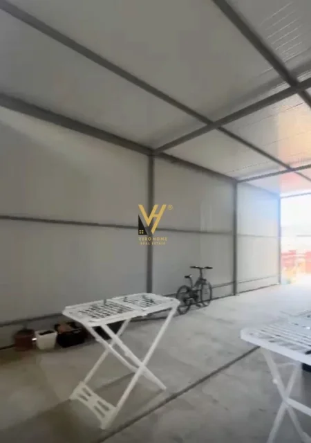 Tirane, jepet me qera magazine Kati 0, 250 m² 600 € (VAQARR)